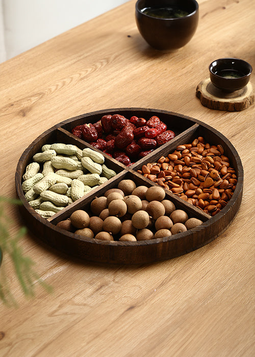 A proud tray designed for sharing, fostering togetherness in your gatherings. Crafted from rich, dark wood, it exudes warmth and sophistication, serving as an ideal centerpiece for sharing treats with friends. The 'Four-Way Sharing Tray' is both versatile and stylish, featuring four compartments to beautifully present an array of appetizers or snacks