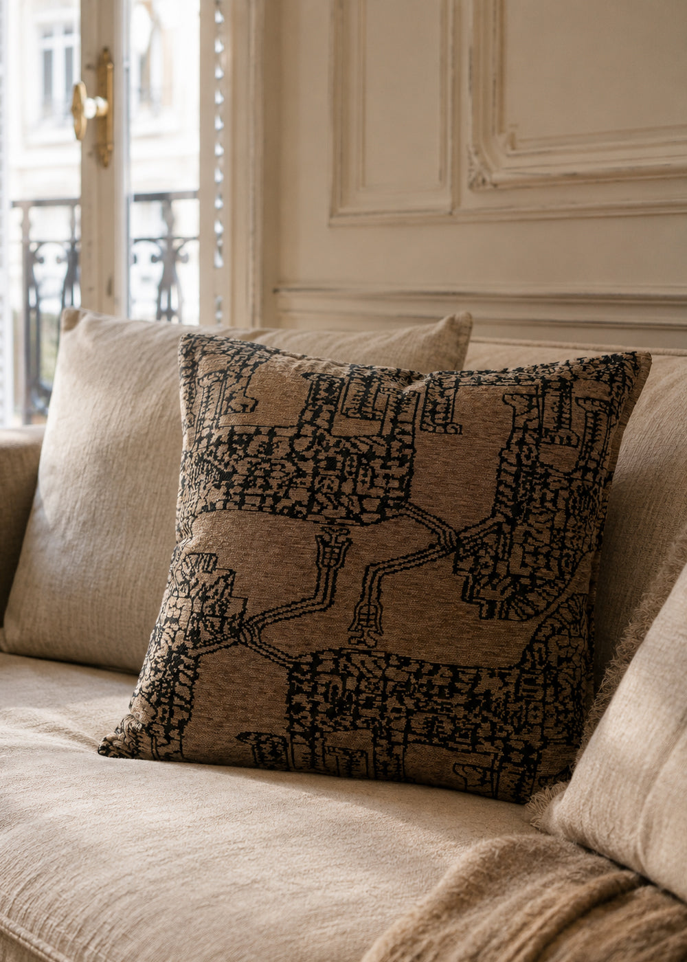 Ichi geometric cushion pattern detail